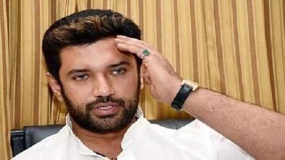 एलजेपी में बड़ी टूट: 5 सांसदों ने छोड़ा चिराग पासवान का साथ, चाचा ही भतीजे पर पड़े भारी