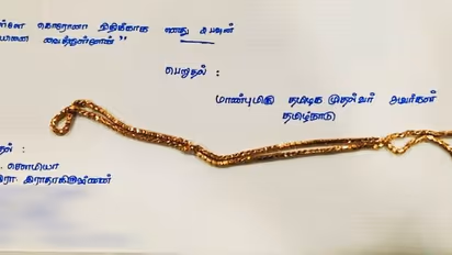 கோரிக்கை மனுவுடன் 2 சவரன் தங்க சங்கிலி.. முதலமைச்சர் ஸ்டாலினை நெகிழவைத்த இளம் பட்டதாரி..