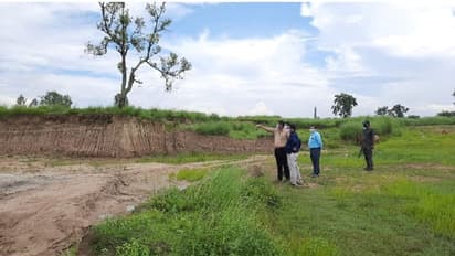 কুলিক নদীর বাঁধের ভিত ঝাঁঝরা করে চলছে মাটি কাটা, আসন্ন বর্ষায় বাঁধ ভেঙে প্লাবনের আশঙ্কা