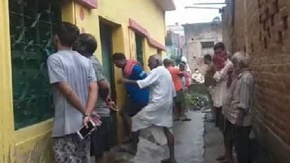 खौफनाक घटना: घर से बह रहा था खून ही खून, अंदर देखा तो उड़ गए होश..पड़ी थीं माता-पिता और 2 बेटों की लाशें