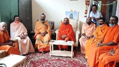 ನಾಯಕತ್ವ ಬದಲಾವಣೆ ಕೂಗು: ಮಠಾಧೀಶರಿಂದ ಬಿಜೆಪಿ ಹೈಕಮಾಂಡ್​ಗೆ ಒಕ್ಕೊರಲ ಸಂದೇಶ ರವಾನೆ