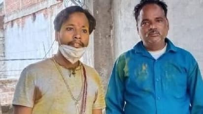 मेहंदी और हल्दी लगाकर बैंक पहुंचा दूल्हा, 'मैनेजर साहब शादी के लिए लोन दो नहीं तो कुंवारा रह जाऊंगा'