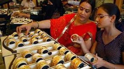 3 నెలల కనిష్టానికి బంగారం ధర.. నేడు 10గ్రాముల పైసిడి ధర ఎంతంటే ?