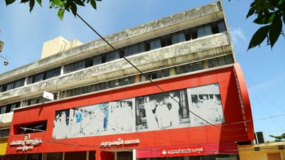 അടച്ചിടലിനിടെയിലും ദിവസവും 1200 -ഓളം പേര്‍ക്ക് ഭക്ഷണം കൊടുത്ത ജനകീയ ഹോട്ടലിന്‍റെ ചുമരിടിഞ്ഞു വീണു