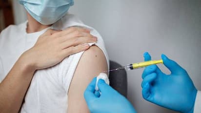 'വാക്സിനേഷന് ശേഷം സംഭവിക്കുന്ന ആരോഗ്യപ്രശ്നങ്ങള്, മരണം എന്നിവ വാക്സിനുമായി നേരിട്ട് കൂട്ടിക്കെട്ടരുത്'