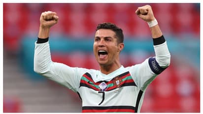 রোনাল্ডোর জোড়া গোল,৩-০ গোলে জয় দিয়ে ইউরো অভিযান শুরু রোনাল্ডোর