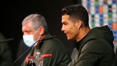 রোনাল্ডোর একটি ছোট্ট মন্তব্য, তাতেই কোকাকোলা কোম্পানির ক্ষতির পরিমাণ আকাশছোয়া