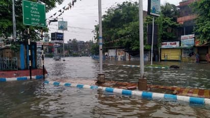 কলকাতার ক্যানভাসে বৃষ্টির জলরং, আনাচে কানাচে ঘুরে শহরের ছবি তুলল এশিয়ানেটের ক্যামেরা