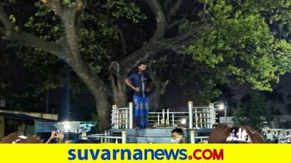 ಕೊಪ್ಪಳ: ಎಣ್ಣೆ ಮತ್ತಿನಲ್ಲಿ ಗಾಂಧಿ ಪ್ರತಿಮೆ ಕೆಡವಿದ ಕುಡುಕ..!