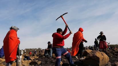 అదృష్టమంటే నీది సామీ... దినసరి కూలీకి దొరికిన కోటి రూపాయల వజ్రం 