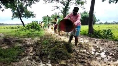 জামাইষষ্ঠীর উপহার, গ্রামের রাস্তা তৈরি করে দিলেন খোদ জামাইরা
