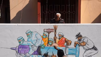 'ডেল্টা প্লাস'এর বিপদ, এখনই সাবধান না হলে করোনার তৃতীয় তরঙ্গ আসন্ন বলল বিশেষজ্ঞরা