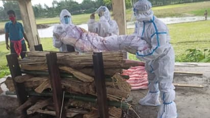 ভরসা সেই রেড ভলান্টিয়ার্স, কোভিডে মৃত তৃণমূল নেতার শ্বশুরের শেষকৃত্য সম্পন্ন করল তারা