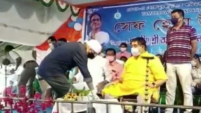 "উনি মহামানব", মঞ্চে উঠে অনুব্রতকে প্রণাম করে বললেন আউশগ্রামের বিডিও