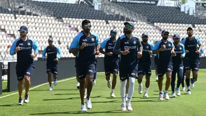 டி20 உலக கோப்பைக்கான இந்திய அணி..! ஷ்ரேயாஸ் ஐயரையே புறக்கணித்த முன்னாள் வீரர்