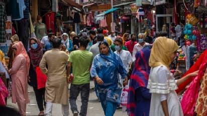 বাজারে যেভাবে সবাই চলাফেরা করছে, তাতে তৃতীয় তরঙ্গ কেউ আটকাতে পারবে না : দিল্লি হাইকোর্ট