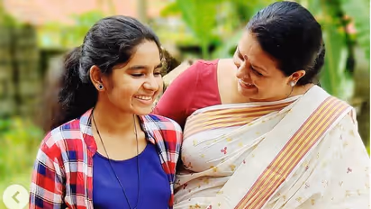 'അച്ഛമ്മയുടെ മൂത്ത പേരക്കുട്ടിക്ക് ജന്മദിനാശംസകൾ'; ലക്ഷ്മിയെ ചേർത്തുപിടിച്ച് സബിറ്റ