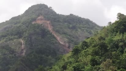 നിലമ്പൂർ കോയിപ്ര മലയിൽ മണ്ണിടിച്ചിൽ; ഉരുൾപൊട്ടൽ ഭീതിയിൽ പരിഭ്രാന്തരായി നാട്ടുകാർ