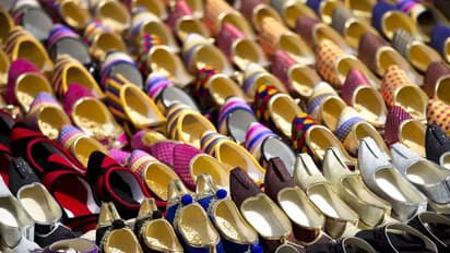 Vastu tips : ಈ ದಿನದಂದು ಪಾದರಕ್ಷೆ ಖರೀದಿಸಿದರೆ ಭಾರೀ ನಷ್ಟ ಸಂಭವಿಸಬಹುದು ಎಚ್ಚರ!