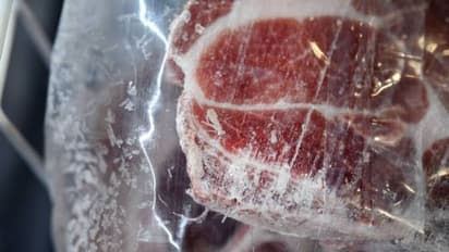 ফের ভাগাড়ের মাংসের ছায়া রাজ্যে, চুঁচুড়া থেকে উদ্ধার ৫৬ কেজি পচা মাংস, গ্রেফতার ব্যবসায়ী