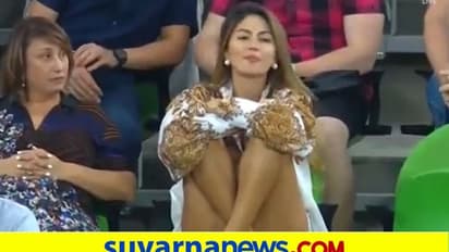 ಸುಂದರಿಯ ನೋಡಿ ಕಮೆಂಟರಿ ಬಿಟ್ಟು ಹಾಡು ಹಾಡಿದ ಕಮೆಂಟೇಟರ್; ವಿಡಿಯೋ ವೈರಲ್!