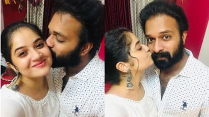 'ഇത്ര റൊമാന്റിക്കോ ശിവൻ'; ഷഫ്‌നയ്‌ക്കൊപ്പമുള്ള ചിത്രത്തിന് ആരാധകരുടെ കമന്റ്