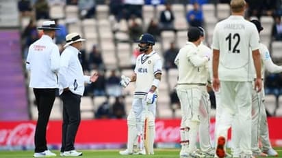 ക്യാച്ചിനായി അപ്പീൽ ചെയ്തത് വില്യംസൺ, ഡിആർഎസ് എടുത്തത് അമ്പയർ; ചൂടായി കോലി