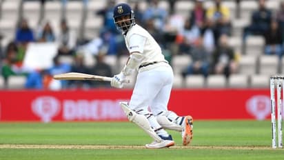 'രഹാനെയെ പുറത്തിരുത്തണം'; വിമര്ശനവുമായി മുന് ഇന്ത്യന് താരങ്ങള്