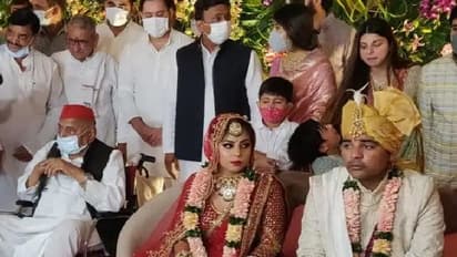 कौन हैं मुलायम सिंह की नातिन से शादी करने वाले अश्विनी, विवाह की खुशी में एक मंच पर पूरा यादव परिवार
