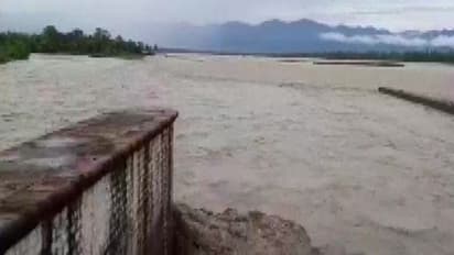 প্রাকৃতির তাণ্ডবে তলিয়ে যাচ্ছে শিবমূর্তি , হৃষিকেশ-ত্রিবেনীতে নদীর জল বইছে বিপদসীমার ওপর দিয়ে