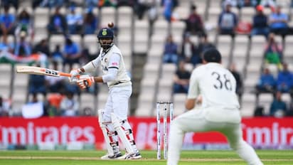 IND vs SL 1st Test: भारत के नाम रहा दिन का पहला सत्र, जडेजा-अश्विन ने की श्रीलंकाई गेंदबाजों की जोरदार पिटाई