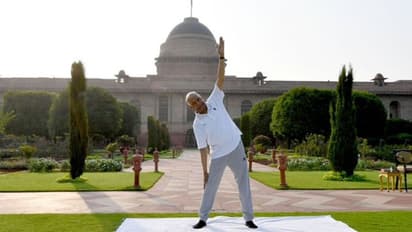 7वां अंतरराष्ट्रीय योग दिवस: पूर्व से पश्चिम व दक्षिण से हिमालय तक महामारी से लड़ने 'योग' के जरिये दिया संदेश