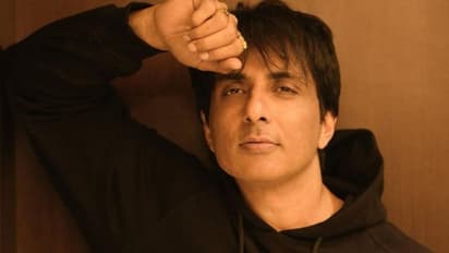 Sonu Sood: আয়কর দফতরের নজরে সোনু সুদ, মুম্বইয়ের ৬টি স্থানে আয়কর 'পর্যবেক্ষণ'