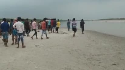 মর্মান্তিক ঘটনা, দাদুর সামনেই নদীতে তলিয়ে গেল একমাত্র নাতি