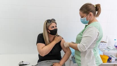 कोरोना से बचने के लिए वैक्सीन का बूस्टर शॉट लेना जरूरी है? जानें WHO के वैज्ञानिक क्या कहते हैं