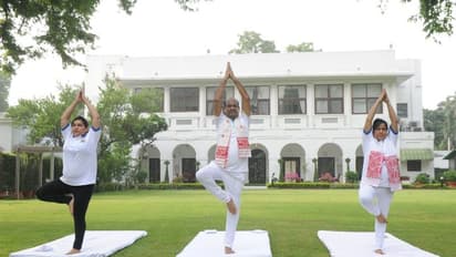 अंतरराष्ट्रीय योग दिवसः ओम बिरला ने परिवार संग किया योगाभ्यास, बोले-स्वस्थ जीवन-स्वस्थ समाज के लिए अपनाएं योग