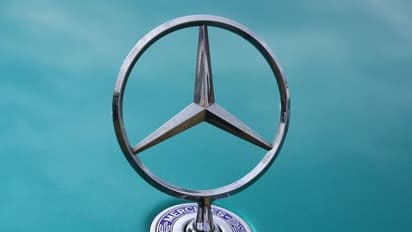 Mercedes-Benz to bring new alert function against potholes in communication system