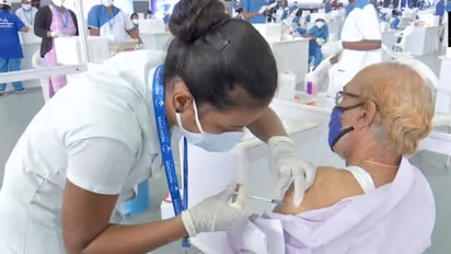 वैक्सीनेशन के मामले में अमेरिका हमसे पीछे, भारत में अभी तक 32 करोड़ से ज्यादा लोगों को लगी वैक्सीन