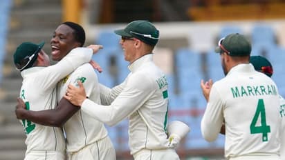 முதல் டெஸ்ட்டில் தென்னாப்பிரிக்க பவுலர்களிடம் மண்டியிட்டு சரணடைந்த இங்கிலாந்து.. சொற்ப ரன்களுக்கு ஆல் அவுட்