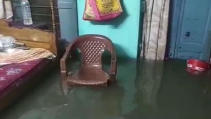 প্লাস্টিক জমে বন্ধ নিকাশী নালা, হাঁটু জল গলসিতে