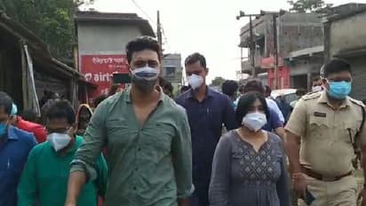 মানুষ সমান জল পেরিয়ে মানুষের কাছে অভিনেতা সাংসদ দেব, দেখুন ছবি