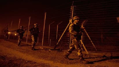 শরীরের মধ্যে লুকিয়ে রুপোর বাট পাচার, ব্যক্তির কীর্তিতে চোখ কপালে বিএসএফের