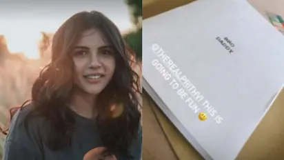 'ഇത് ഭയങ്കര കോമഡിയായിരിക്കും', ബ്രോ ഡാഡിയുടെ തിരക്കഥയുടെ ഫോട്ടോ പങ്കുവെച്ച് കല്യാണി പ്രിയദര്‍ശൻ