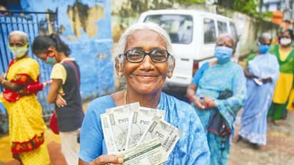 குட் நியூஸ் மக்களே... குடும்ப அட்டைதாரர்களுக்கு ரூ.5000.. விரைவில் அறிவிப்பு..?