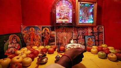 ঠাকুরঘরে কোন মূর্তি কোথায় বসাবেন, সঠিক অবস্থান ফেরাবে ভাগ্য