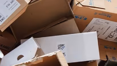 ഓര്‍ഡര്‍ ചെയ്യാതെ നൂറുകണക്കിന് പാഴ്‌സലുകള്‍; വിചിത്രമായ അനുഭവം!