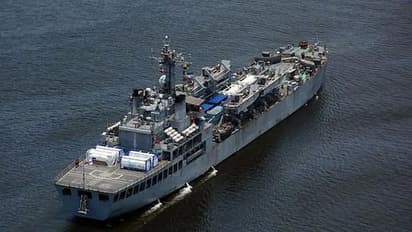 নিঃশব্দ পরিষেবা - কোভিডের দ্বিতীয় তরঙ্গেও লড়াইয়ের সামনের সারিতে নৌবাহিনী