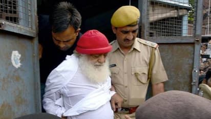 एक सप्ताह इलाज के बाद आसाराम फिर पहुंचा जेल, समर्थकों ने किया जमकर हंगामा..पुलिस ने भांजी लाठियां