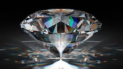 মৃতের ছাই বা চুল থেকে হীরা তৈরি করে এই সংস্থা, এমন উদ্ভট ব্যবসার ভাবনার এল কোথা থেকে