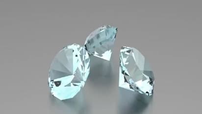 జొన్నగిరి రైతుకు దొరికిన వజ్రం: రూ. 3 లక్షలకు విక్రయించిన నాగరాజు